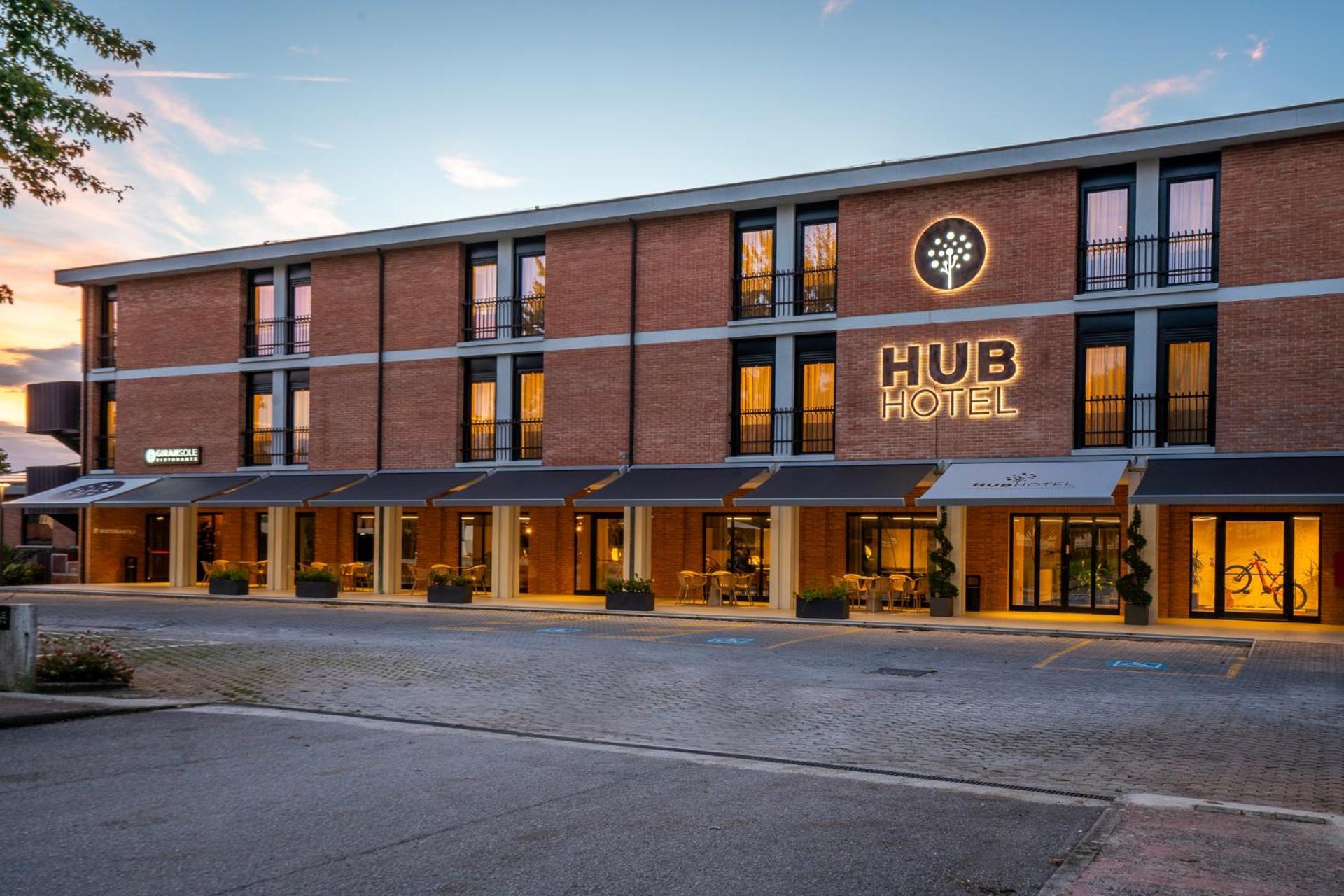 Hub Hotel Γκούμπιο Εξωτερικό φωτογραφία
