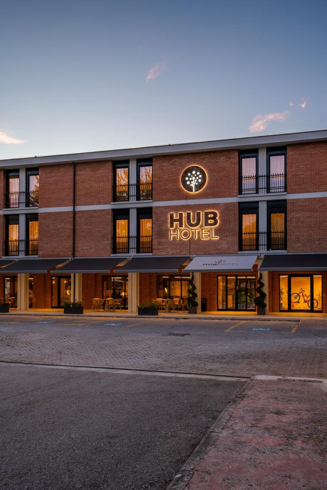 Hub Hotel Γκούμπιο Εξωτερικό φωτογραφία